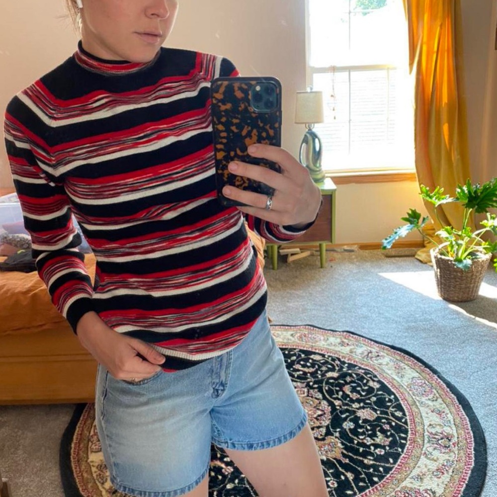 SOLD 🚫Vintage ❤️🤍🖤 Mock Neck Sweater